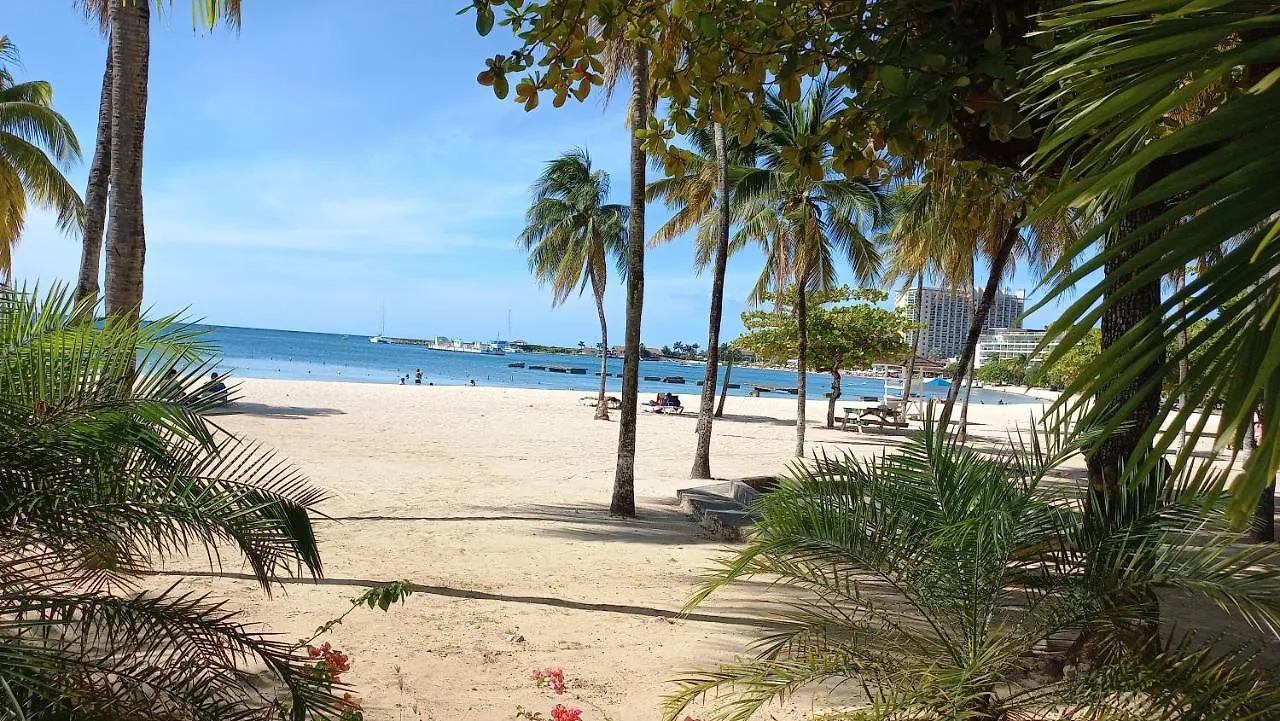 Beautiful Balcony By The Sea Aparthotel Ocho Rios